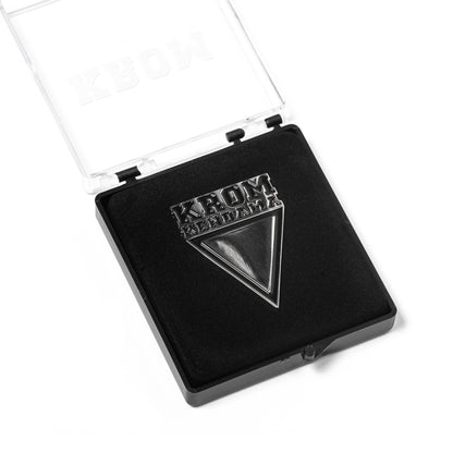 TRIANGULAR METAL PIN