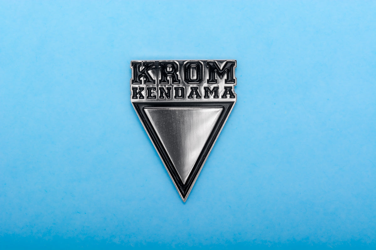TRIANGULAR METAL PIN