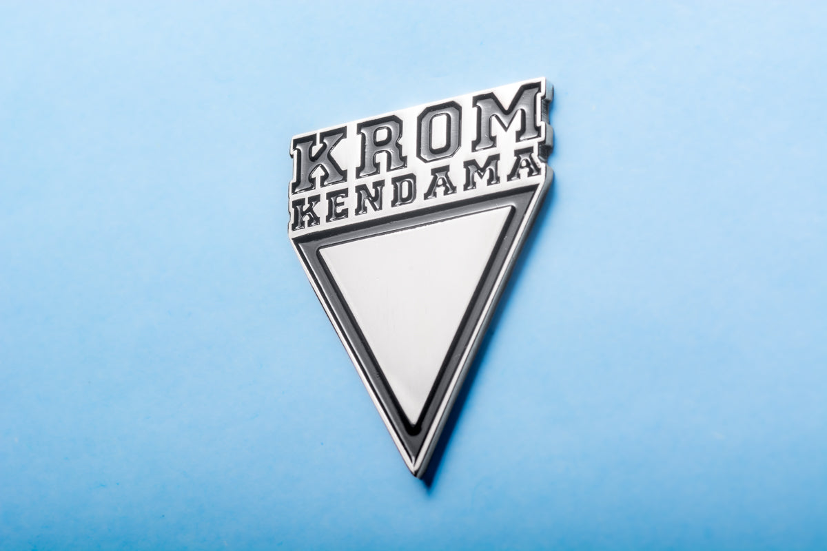 TRIANGULAR METAL PIN