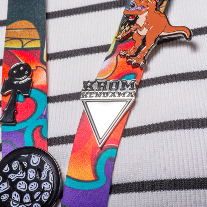 TRIANGULAR METAL PIN